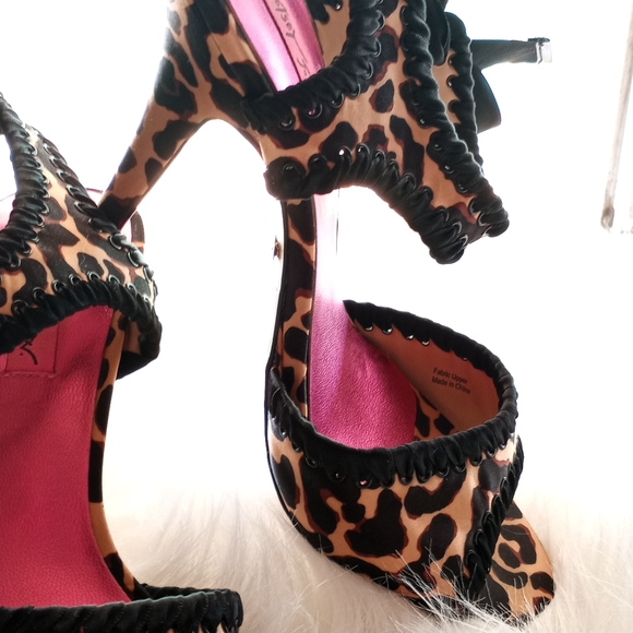 Betsey Johnson sz 8M 4in - Picture 8 of 9